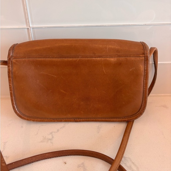 Vintage Coach Dinky Tan Leather Crossbody Bag - Picture 5 of 14